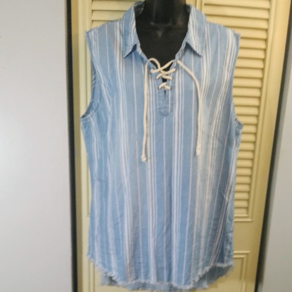 Sleeveless high low fringed hem shirt